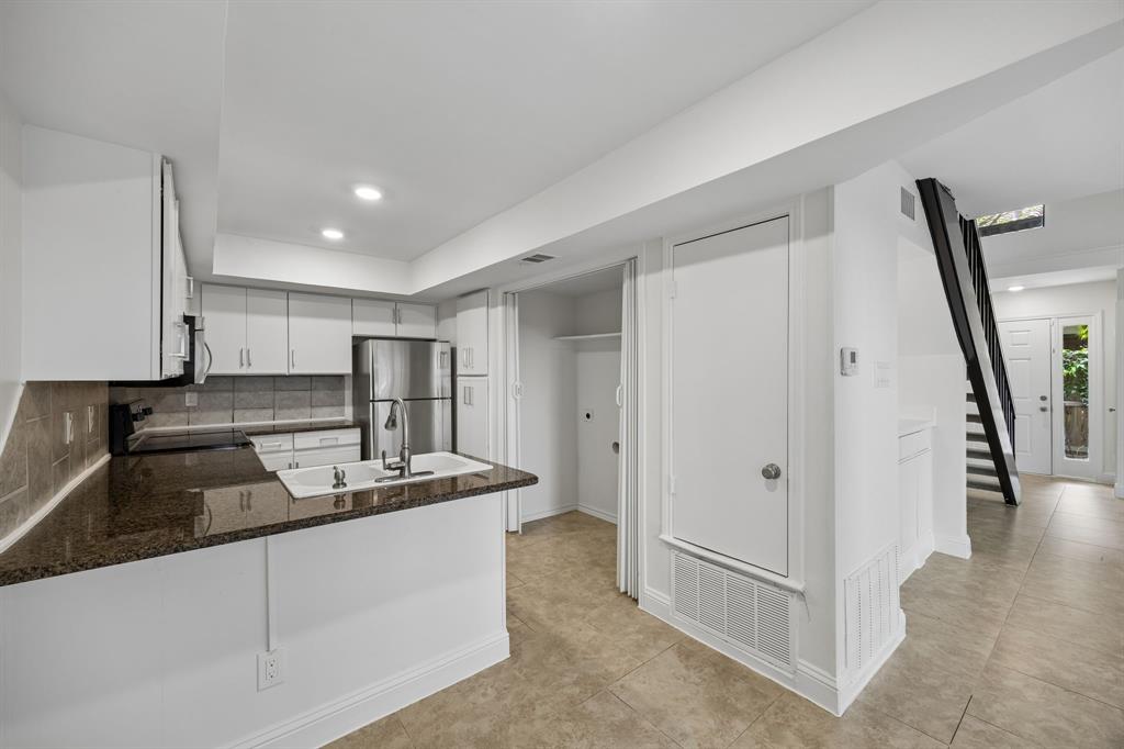 18040 Midway Road 218 Property Photo 9