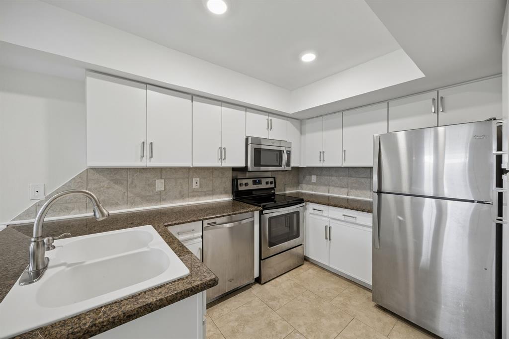 18040 Midway Road 218 Property Photo 11
