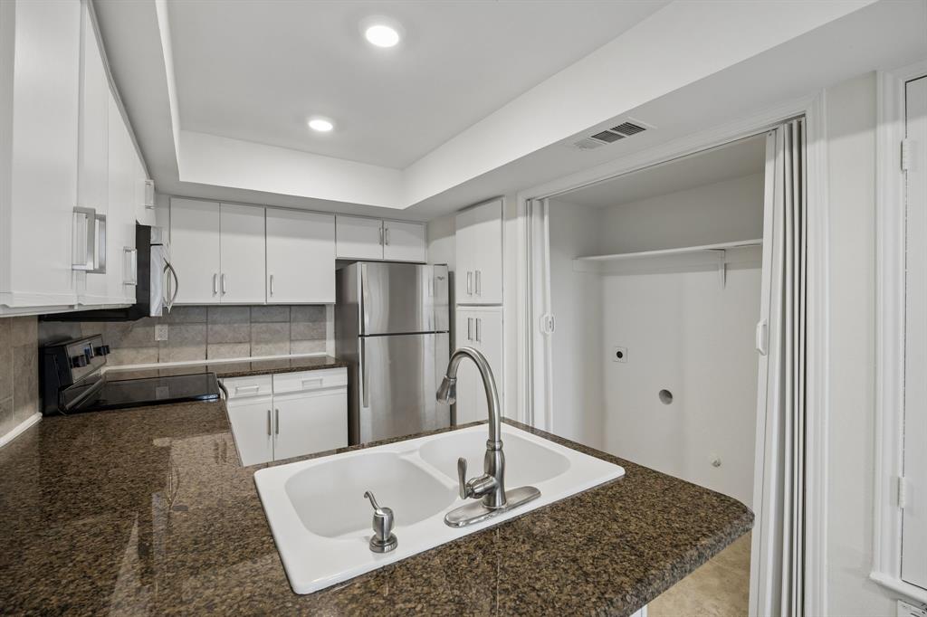 18040 Midway Road 218 Property Photo 12