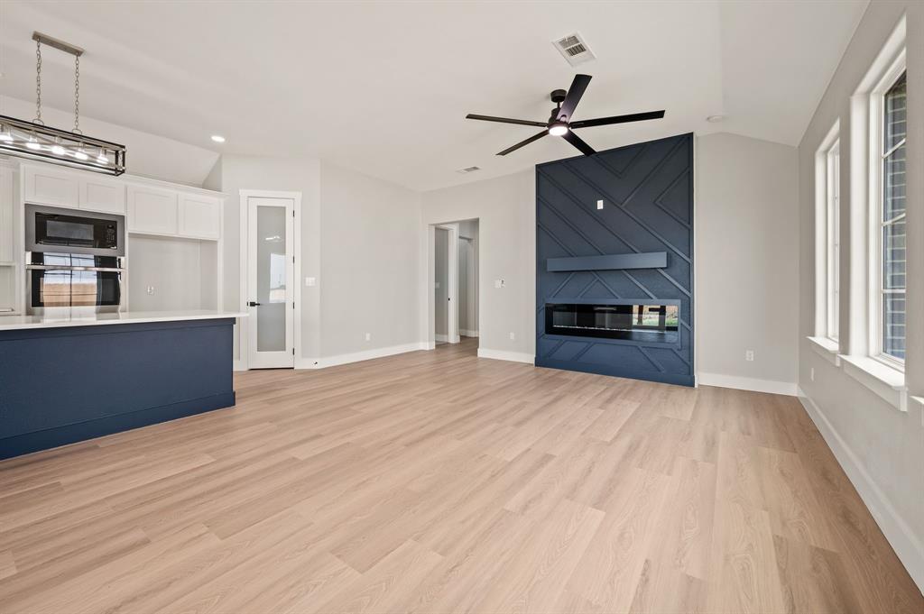 806 N Avenue E Property Photo 5