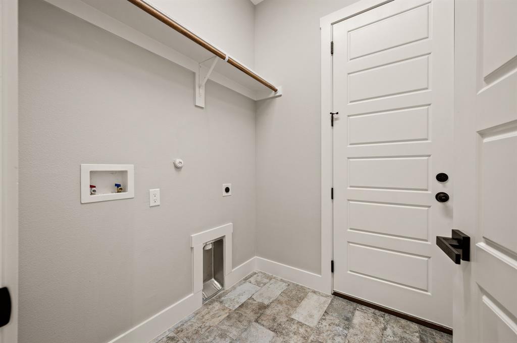 806 N Avenue E Property Photo 11