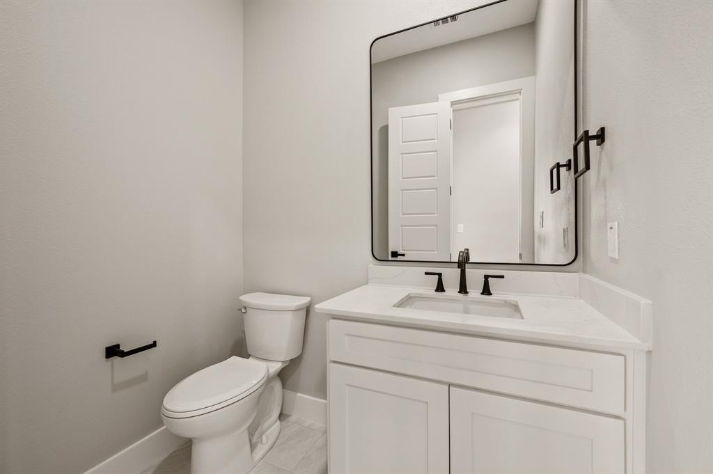 806 N Avenue E Property Photo 12