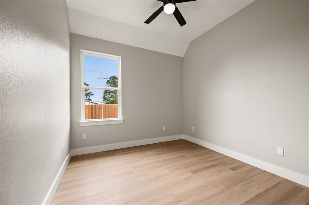 806 N Avenue E Property Photo 17