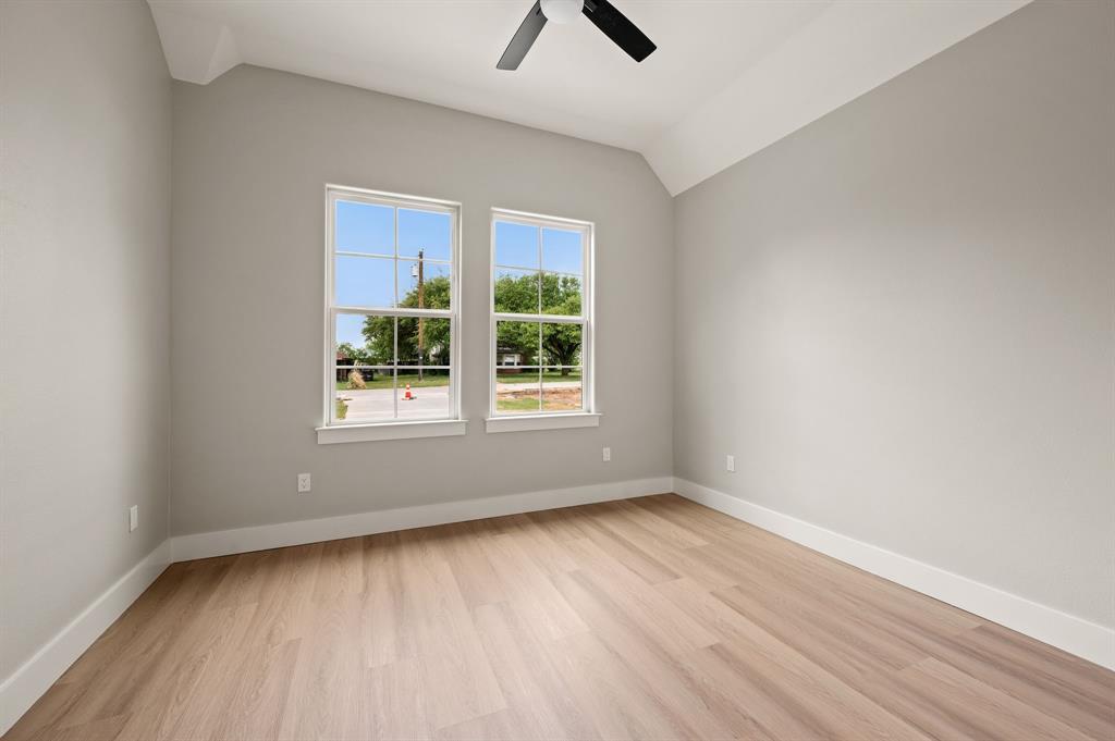 806 N Avenue E Property Photo 18