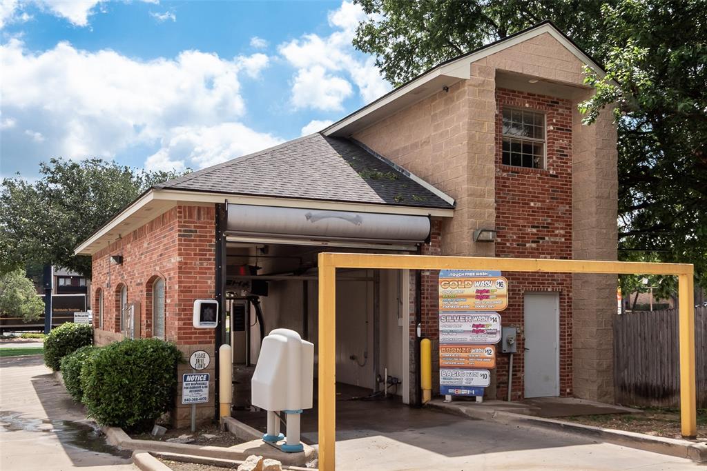 1704 Teasley Lane Property Photo 3