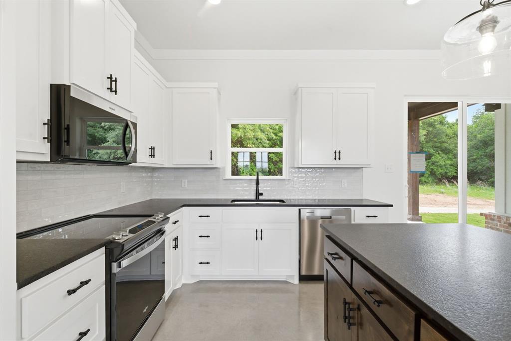 145 Graystone Property Photo 4