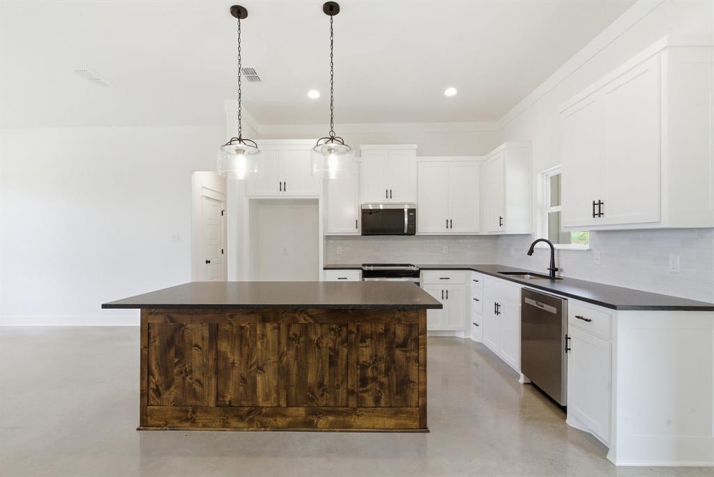 145 Graystone Property Photo 5