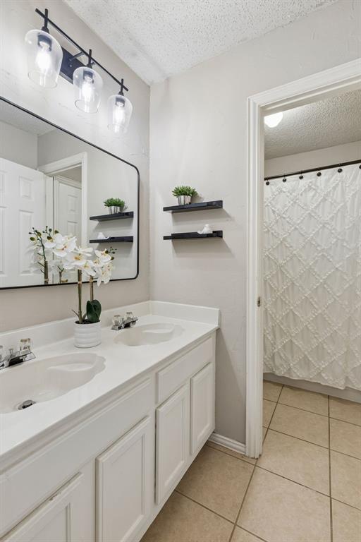 1105 Easton Lane Property Photo 28
