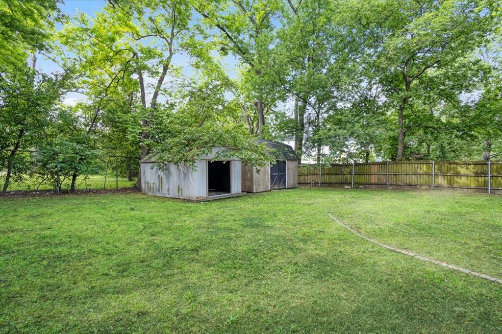 310 E 3rd St. Property Photo 35