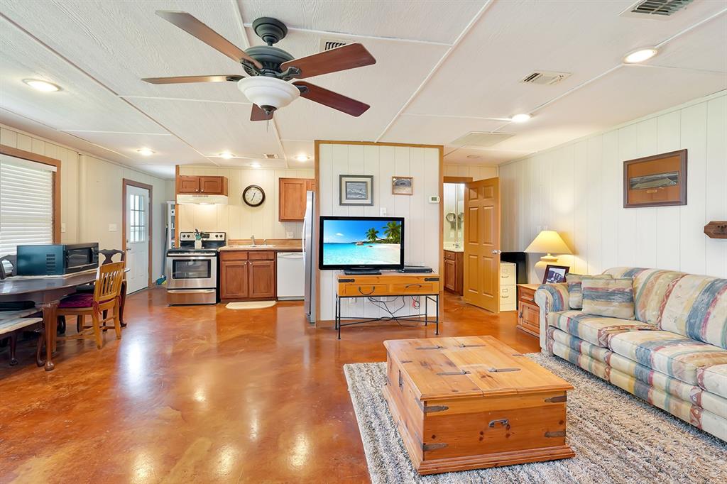 1010 County Road 382 Property Photo 9