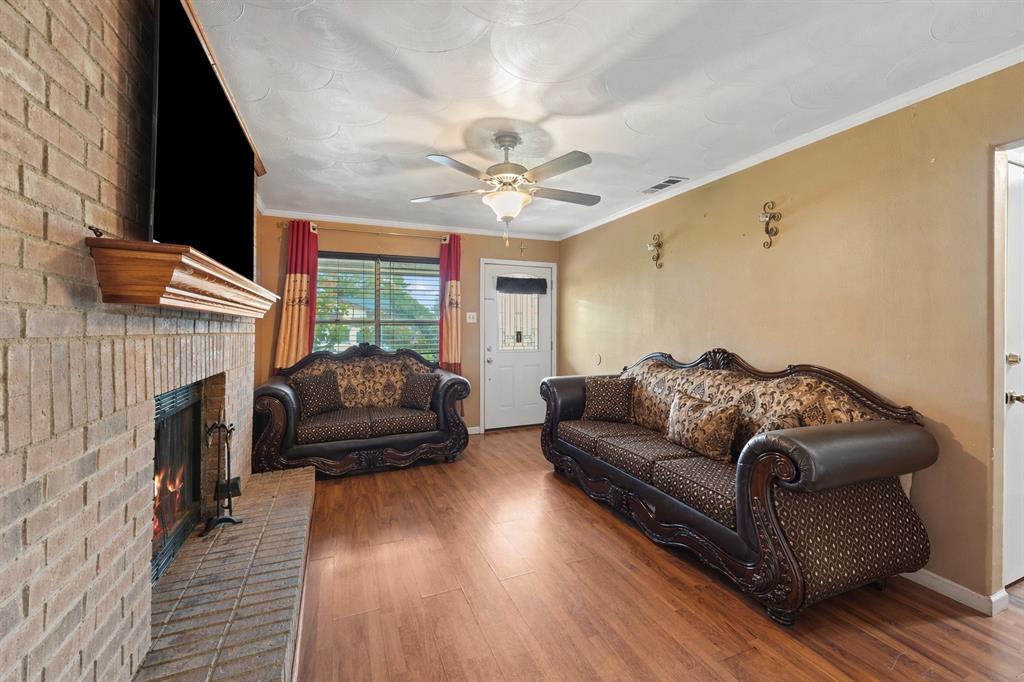 14813 Oakwood Lane Property Photo 3