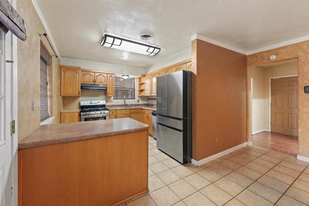 14813 Oakwood Lane Property Photo 5