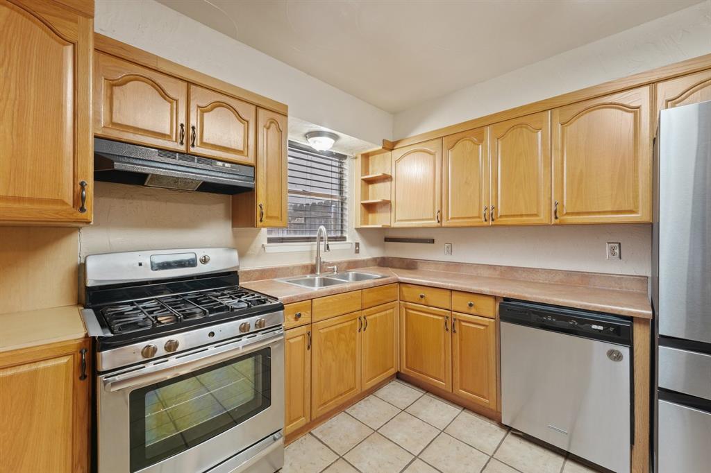 14813 Oakwood Lane Property Photo 6