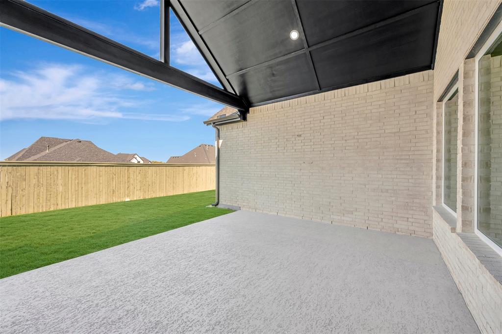 308 Taylor Way Property Photo 3