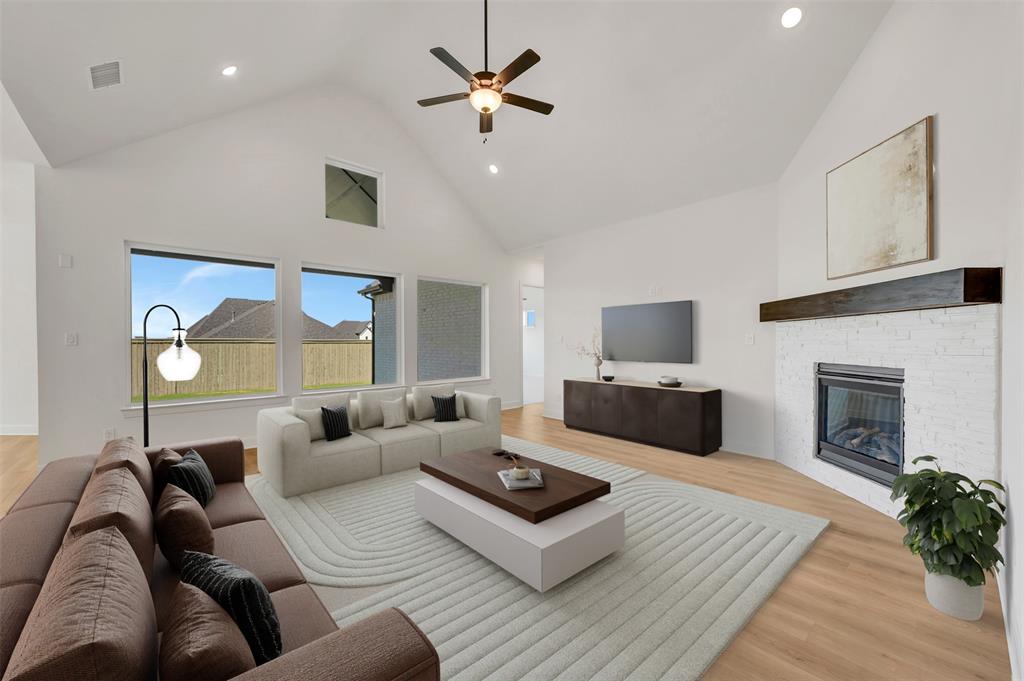 308 Taylor Way Property Photo 14