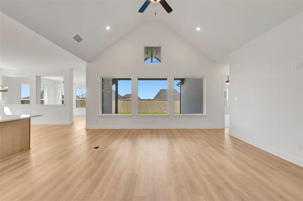 308 Taylor Way Property Photo 15