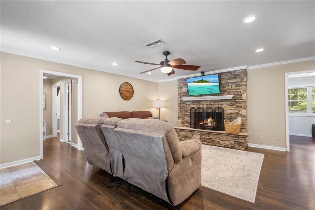1327 Bridle Path Lane Property Photo 6