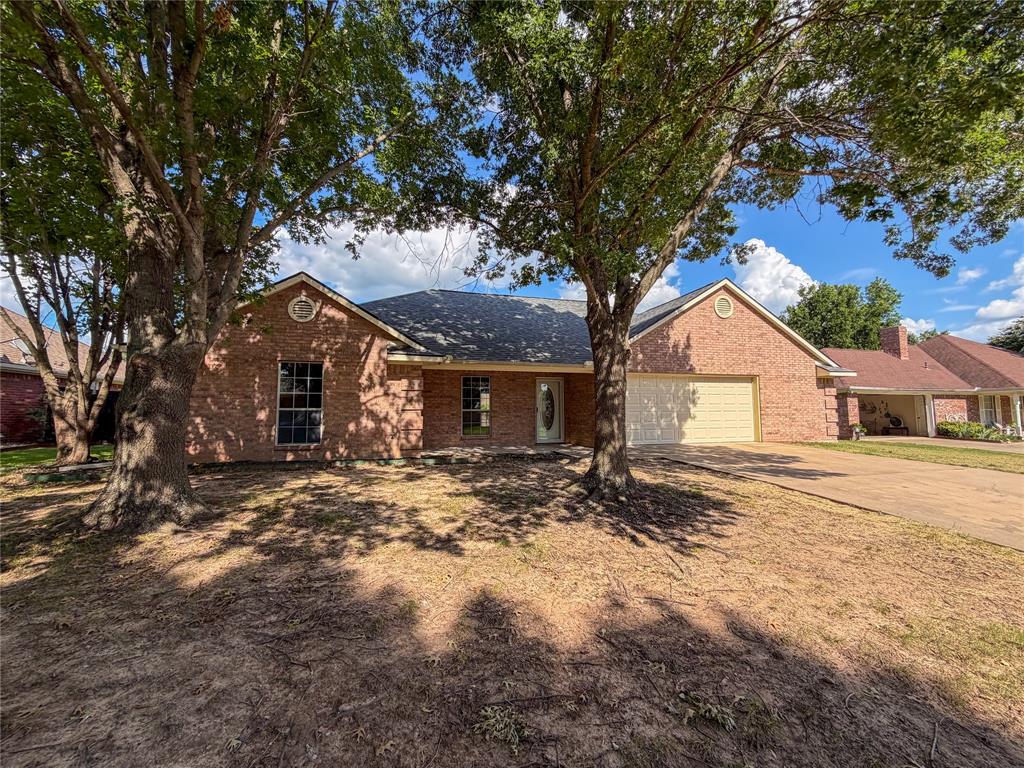 2204 N Village Drive Property Photo 1