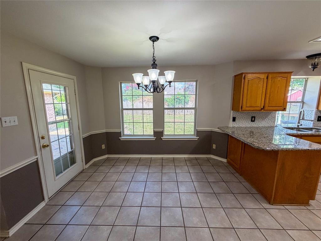 2204 N Village Drive Property Photo 7