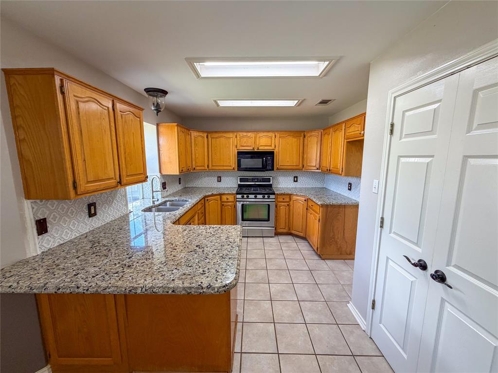 2204 N Village Drive Property Photo 8