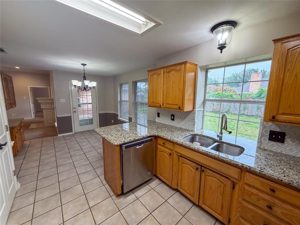 2204 N Village Drive Property Photo 9