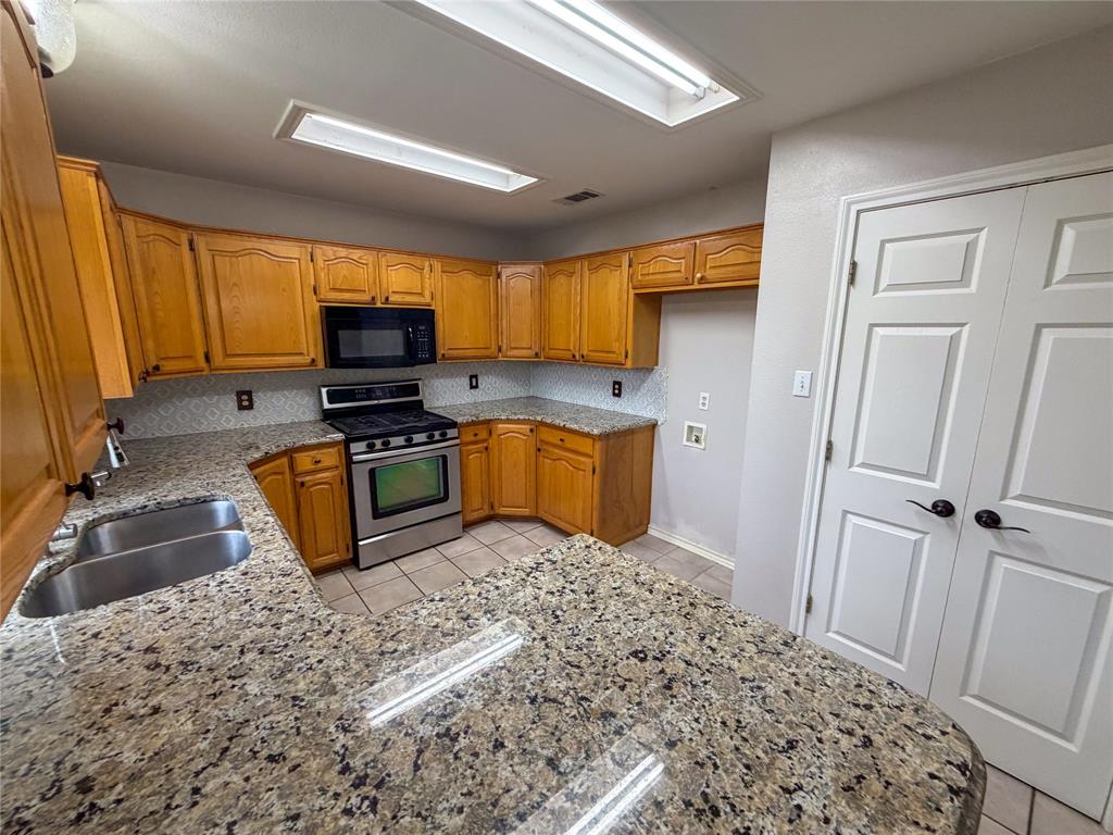2204 N Village Drive Property Photo 10