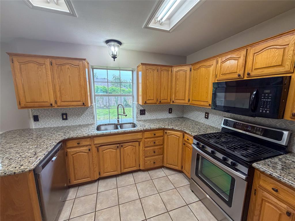 2204 N Village Drive Property Photo 11