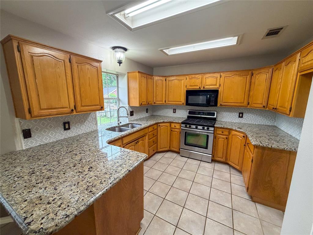2204 N Village Drive Property Photo 12