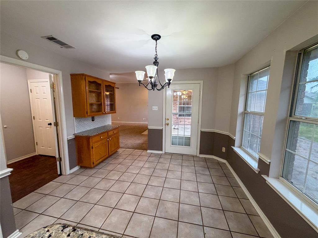 2204 N Village Drive Property Photo 14