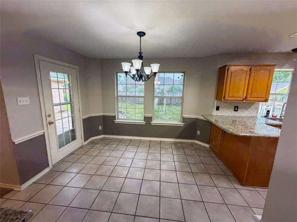 2204 N Village Drive Property Photo 15