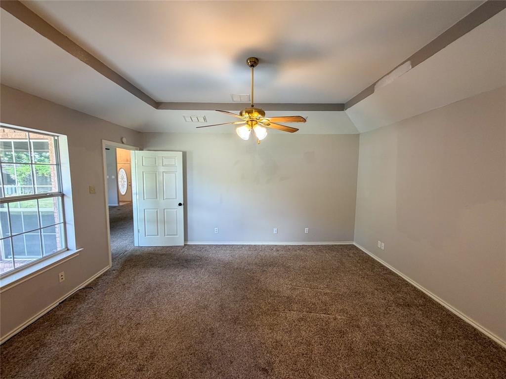 2204 N Village Drive Property Photo 16