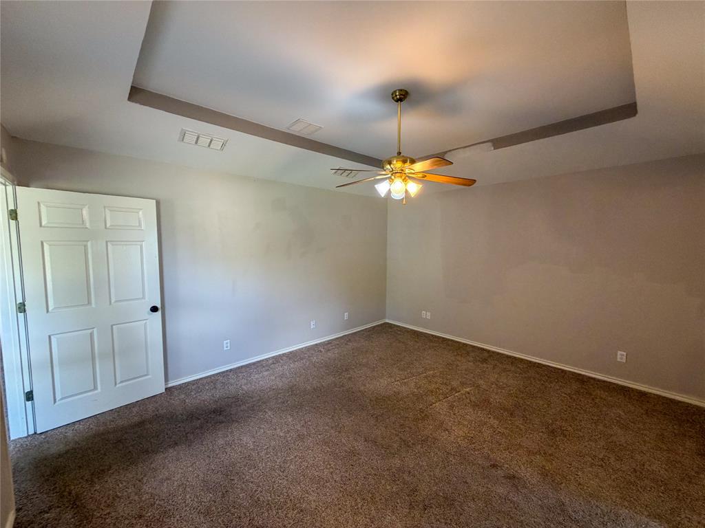 2204 N Village Drive Property Photo 17