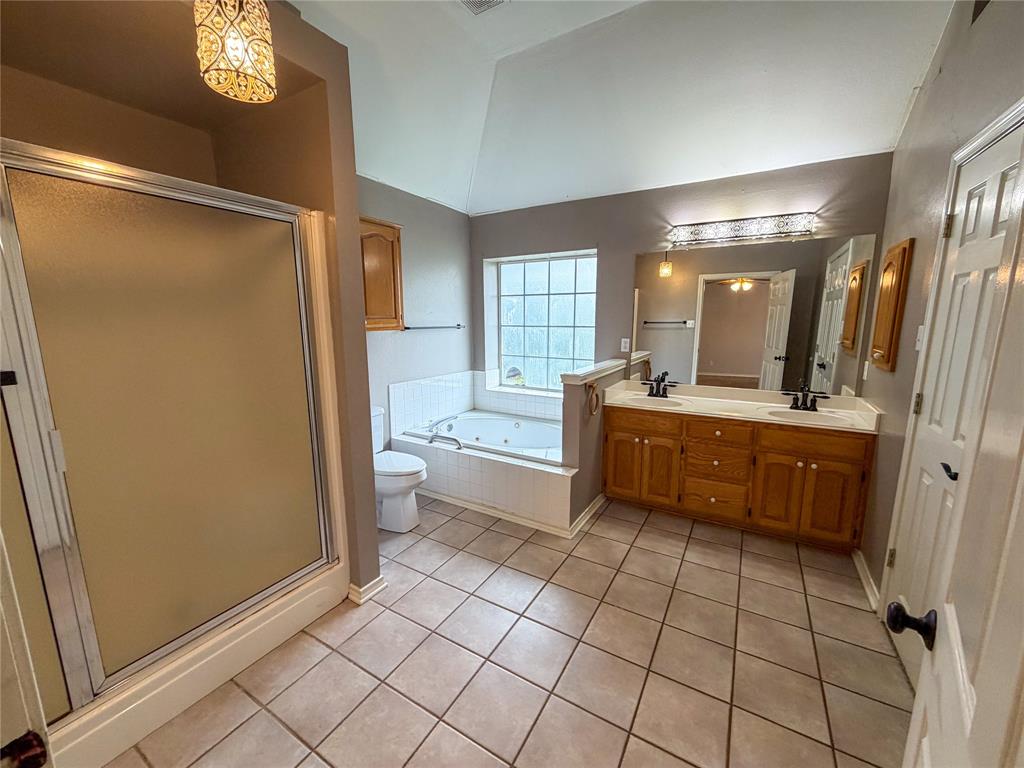 2204 N Village Drive Property Photo 22