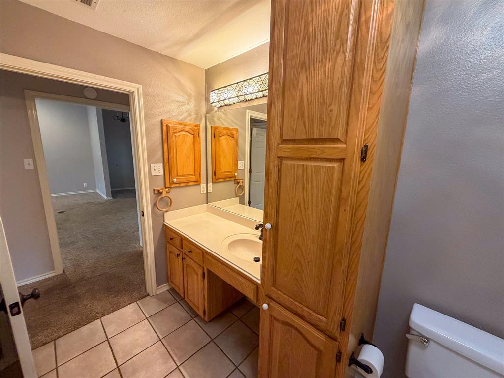 2204 N Village Drive Property Photo 26