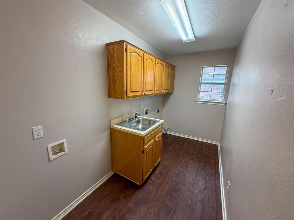 2204 N Village Drive Property Photo 29