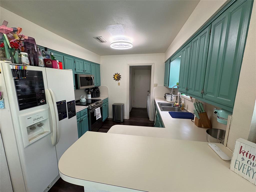 6320 Leasa Court Property Photo 2