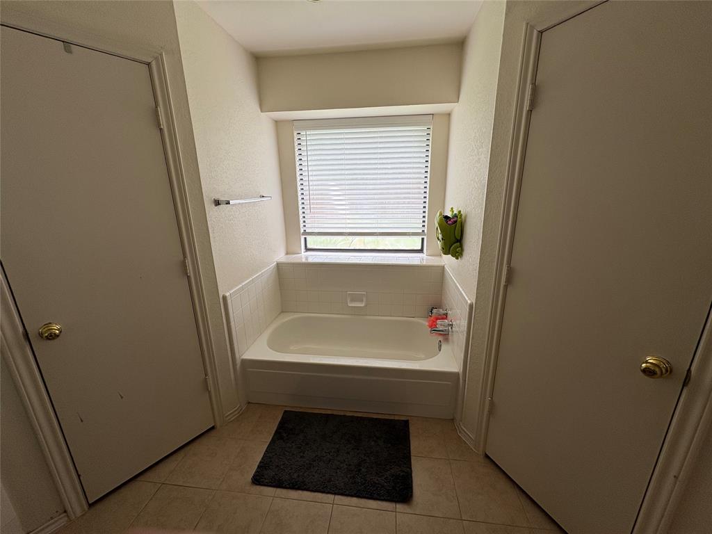 6320 Leasa Court Property Photo 11