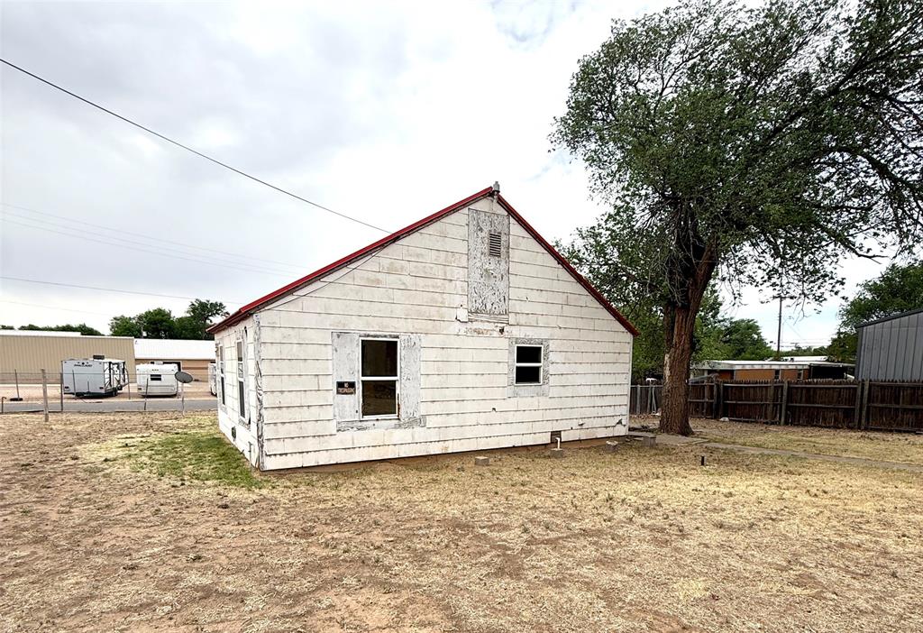 207 E Central Avenue Property Photo 2