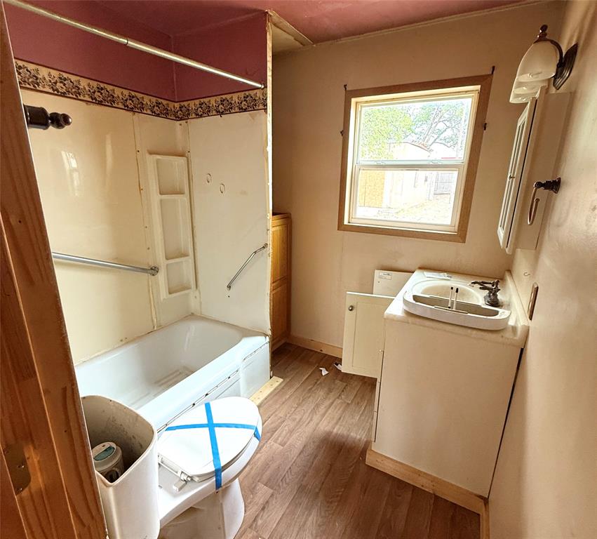 207 E Central Avenue Property Photo 4