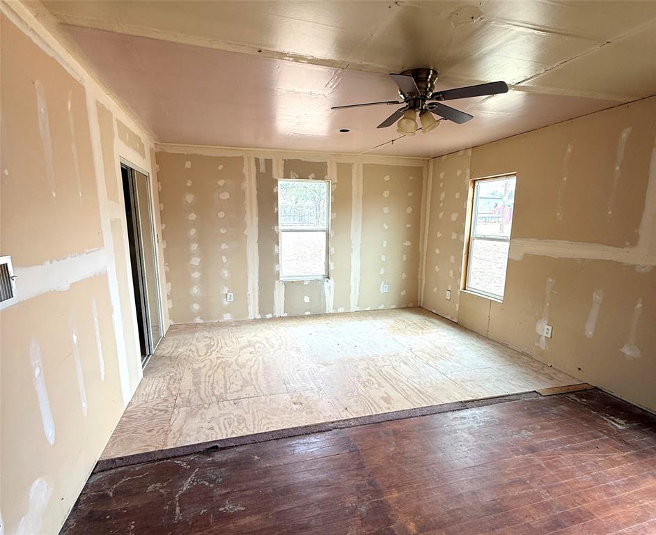 207 E Central Avenue Property Photo 6