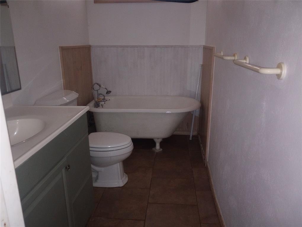 1202 Honeysuckle Drive Property Photo 10
