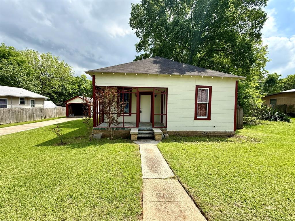 205 Lake Street Property Photo 2
