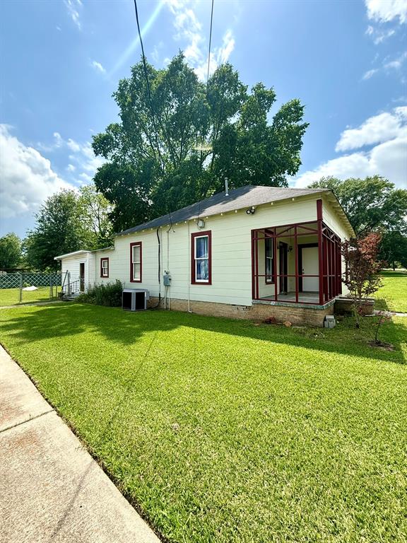 205 Lake Street Property Photo 4