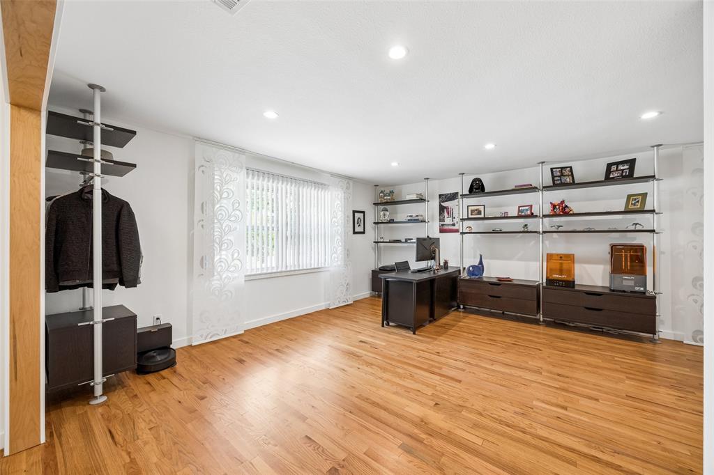 804 S Weatherred Drive Property Photo 14