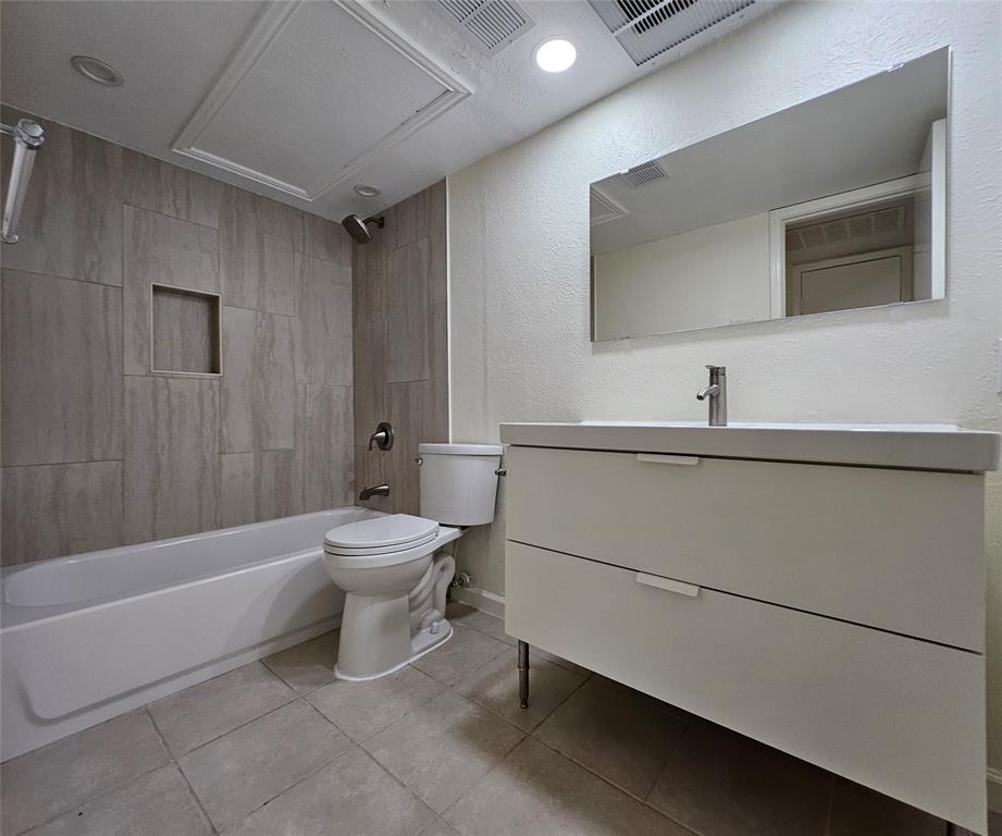 12816 Midway Road 1067 Property Photo 8