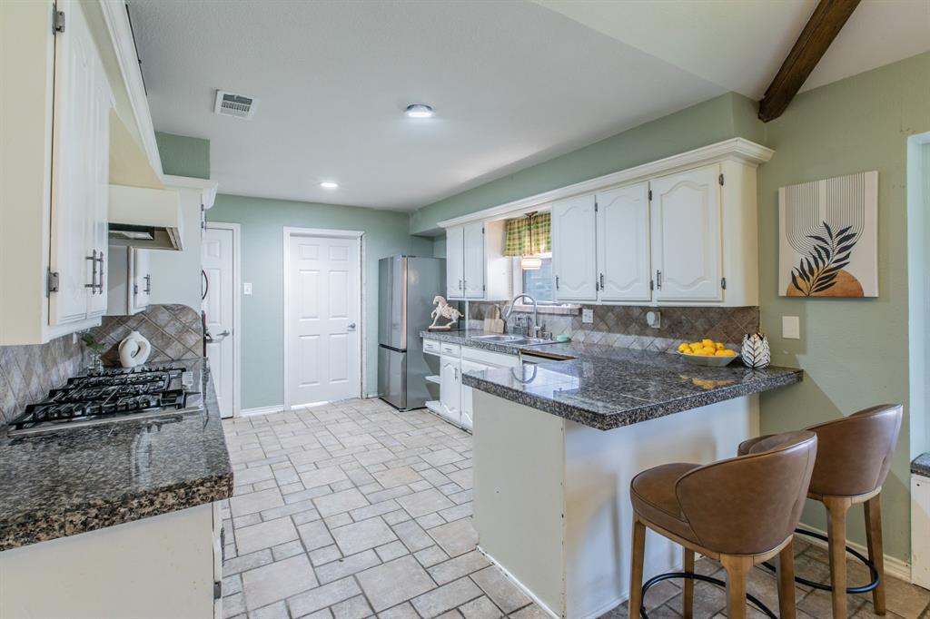 3302 Oxford Drive Property Photo 5