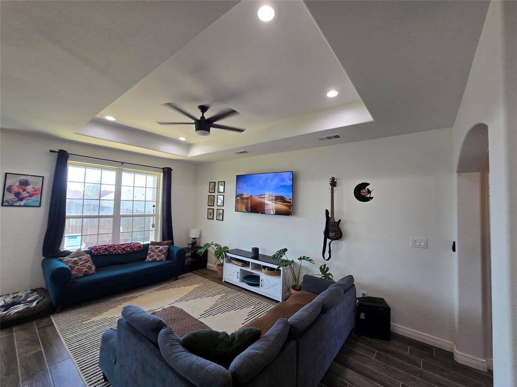 109 Baker Street Property Photo 4