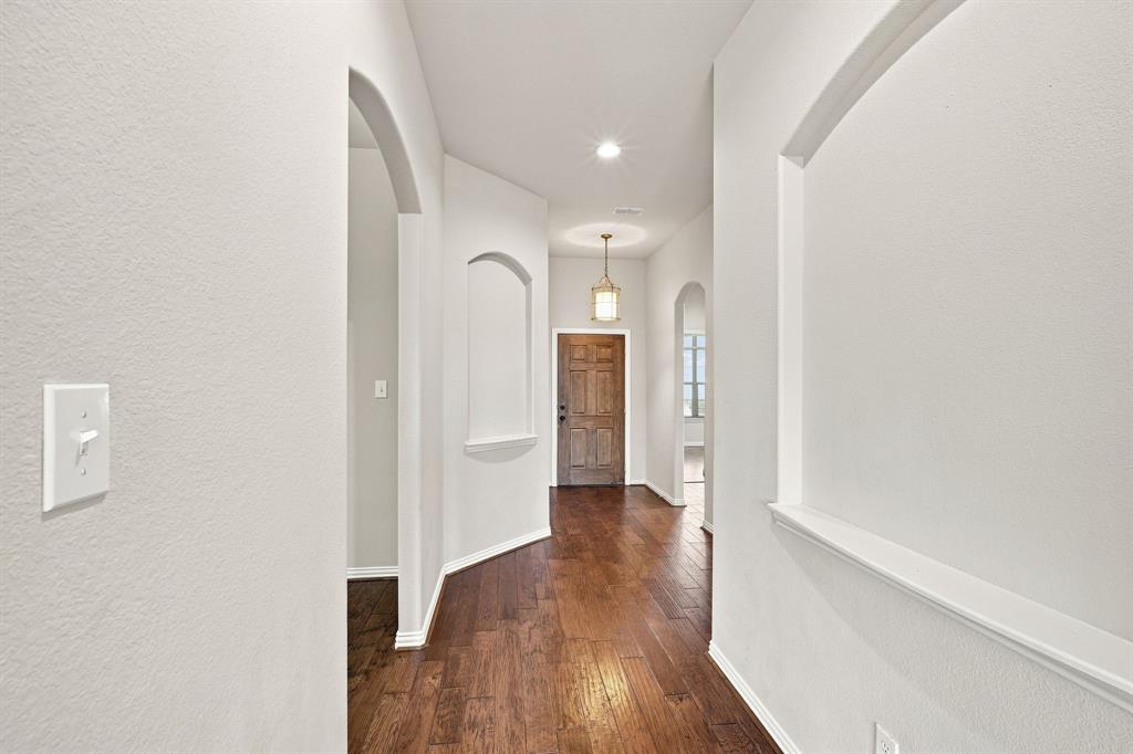 1020 Lake Hollow Drive Property Photo 3