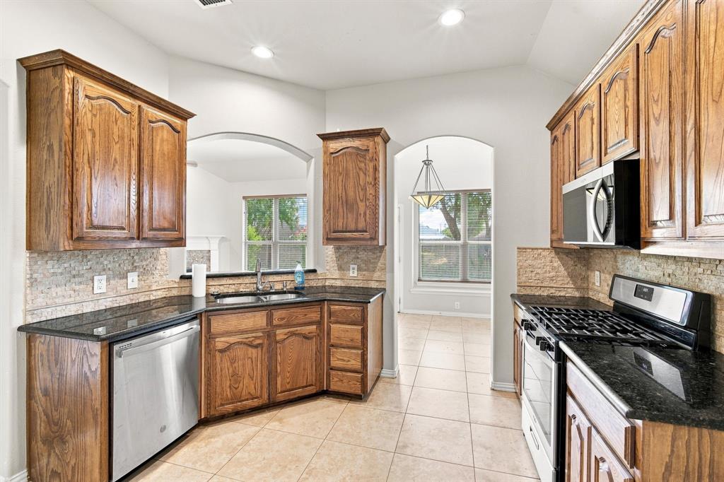 1020 Lake Hollow Drive Property Photo 8