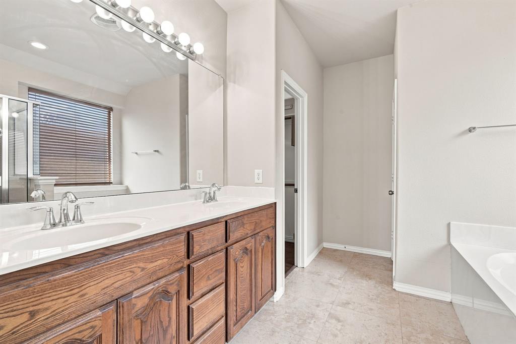 1020 Lake Hollow Drive Property Photo 19